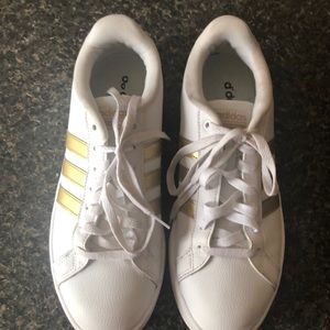 These are gold and white adidas